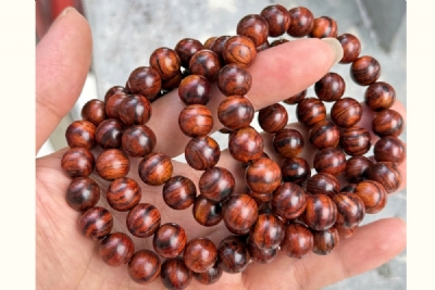 10mm gỗ sưa non chất đỏ đen ms432