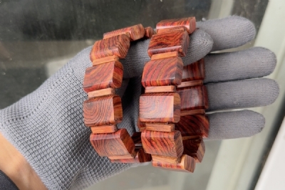 vòng tay gỗ sưa hạt chữ nhật dẹt ms439