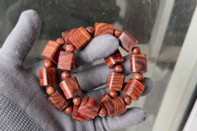 14mm hạt vuông gỗ sưa 30 năm tuổi ms438