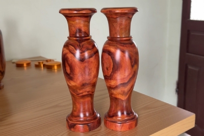 đôi lọ hoa gỗ sưa đỏ đk 8cm ms122
