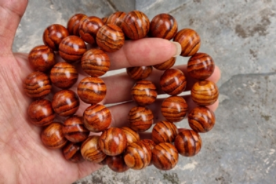 vòng tay gỗ sưa bắc 16mm ms422